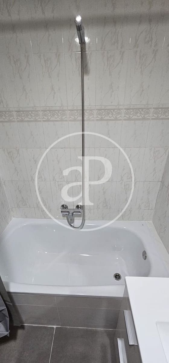 4 bedroom Apartment for rent in Valencia city - € 1,500 (Ref: 9865261)