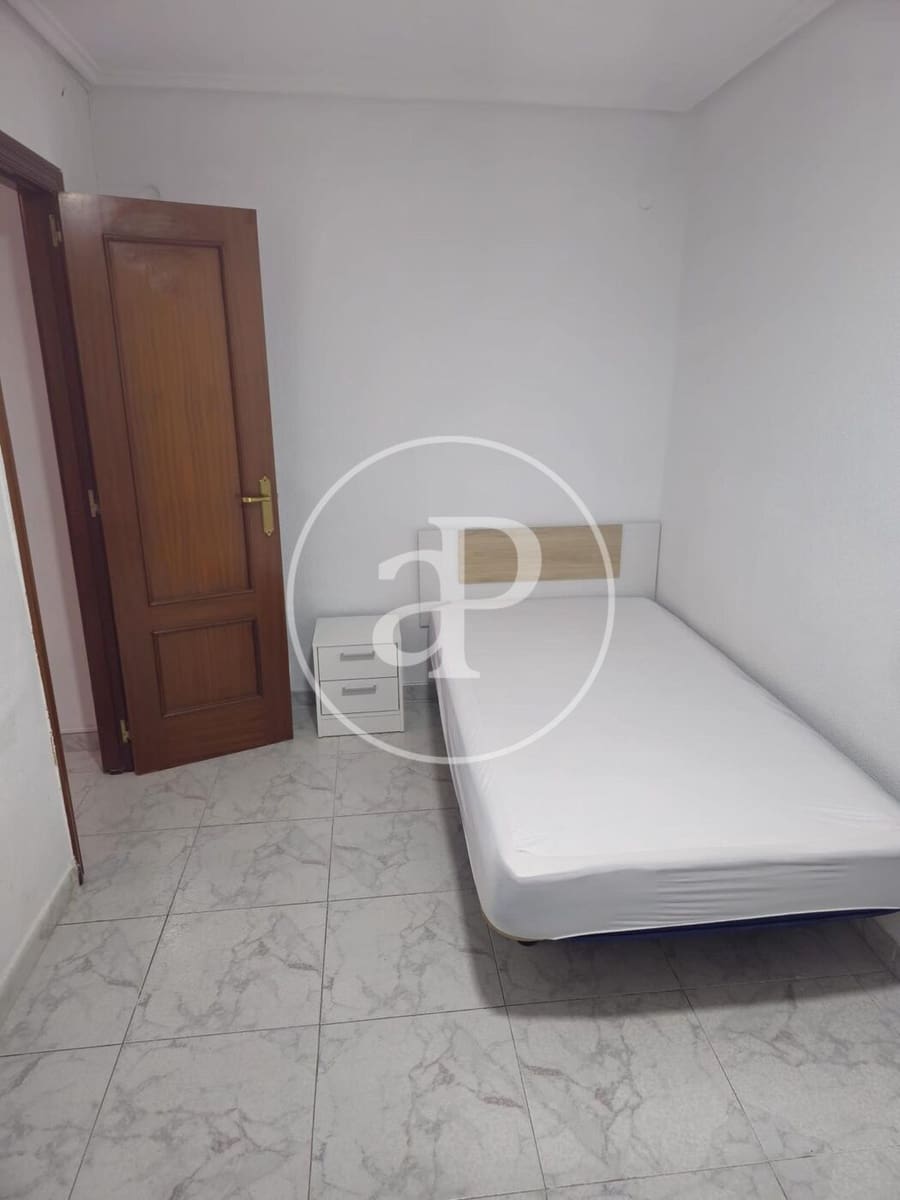 4 bedroom Apartment for rent in Valencia city - € 1,500 (Ref: 9865261)