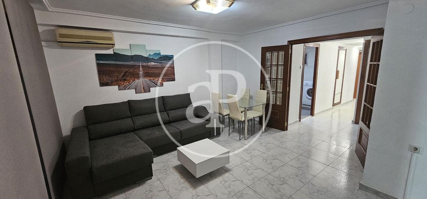 4 bedroom Apartment for rent in Valencia city - € 1,500 (Ref: 9865261)
