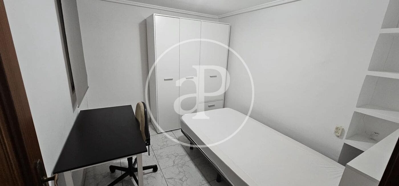 4 bedroom Apartment for rent in Valencia city - € 1,500 (Ref: 9865261)
