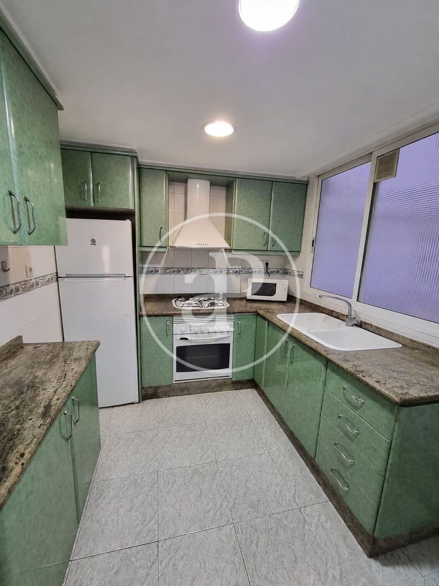 4 bedroom Apartment for rent in Valencia city - € 1,500 (Ref: 9865261)