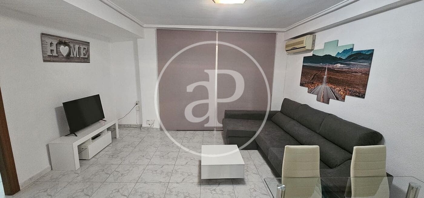 4 bedroom Apartment for rent in Valencia city - € 1,500 (Ref: 9865261)