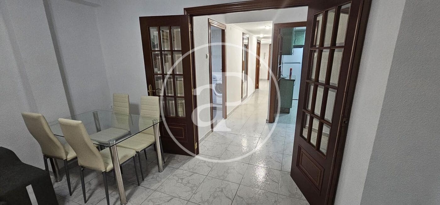 4 bedroom Apartment for rent in Valencia city - € 1,500 (Ref: 9865261)