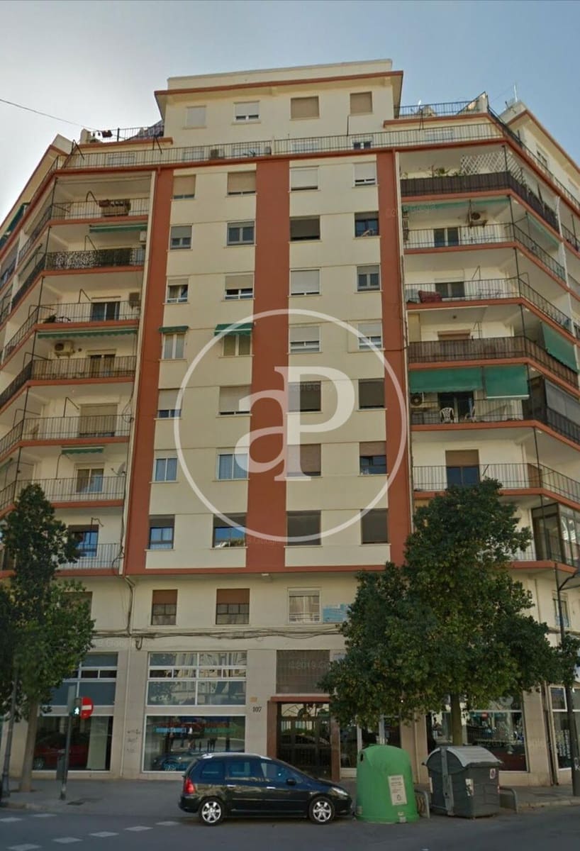 4 bedroom Apartment for rent in Valencia city - € 1,500 (Ref: 9865261)