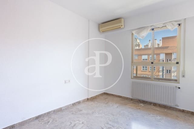4 quarto Apartamento para arrendar em Ciutat de les Arts i de les Ciencies, Valência cidade com garagem - 1 600 € (Ref: 9865262)