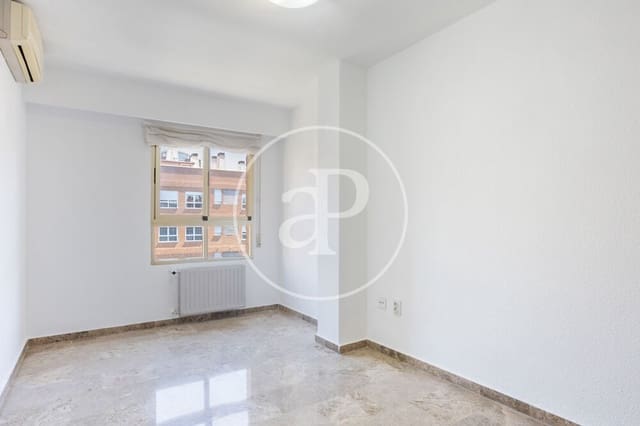 4 quarto Apartamento para arrendar em Ciutat de les Arts i de les Ciencies, Valência cidade com garagem - 1 600 € (Ref: 9865262)