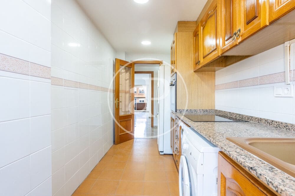 4 quarto Apartamento para arrendar em Valencia cidade com garagem - 1 600 € (Ref: 9865262)