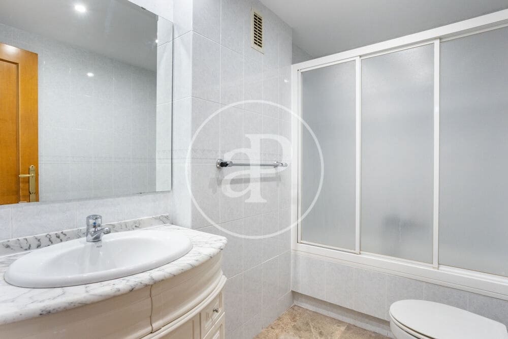 4 quarto Apartamento para arrendar em Valencia cidade com garagem - 1 600 € (Ref: 9865262)