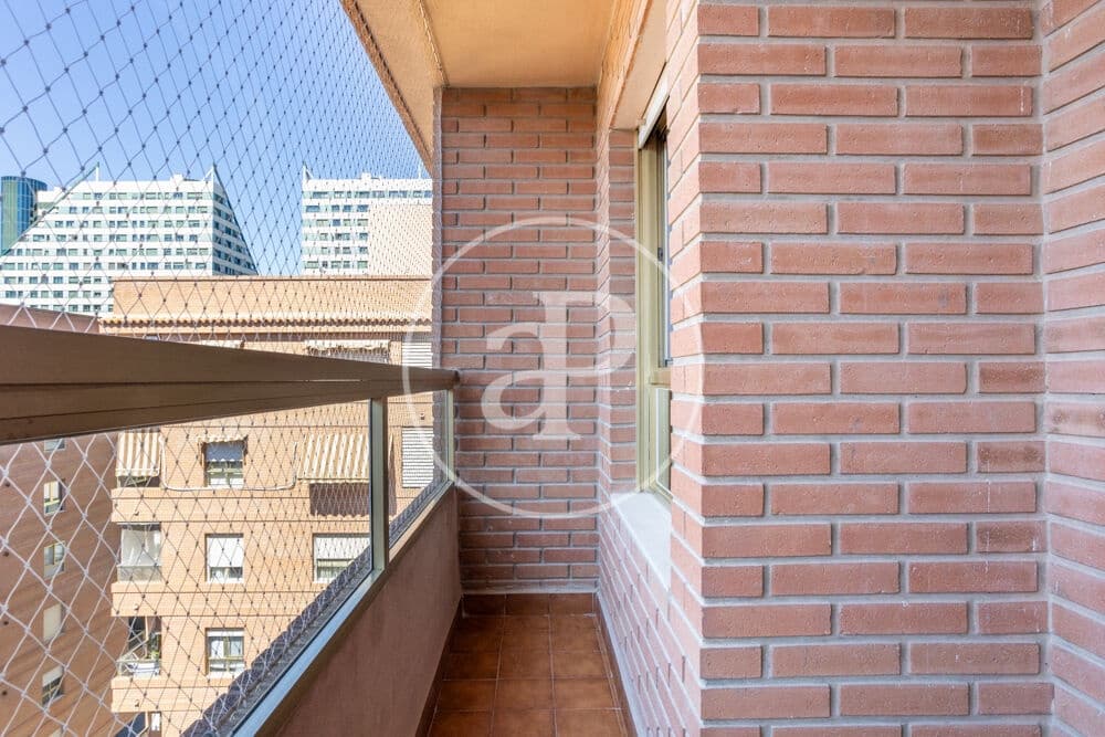 4 quarto Apartamento para arrendar em Valencia cidade com garagem - 1 600 € (Ref: 9865262)