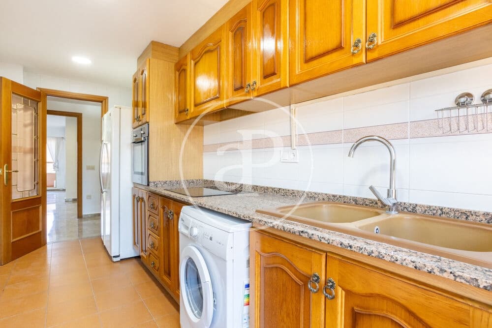 4 quarto Apartamento para arrendar em Valencia cidade com garagem - 1 600 € (Ref: 9865262)