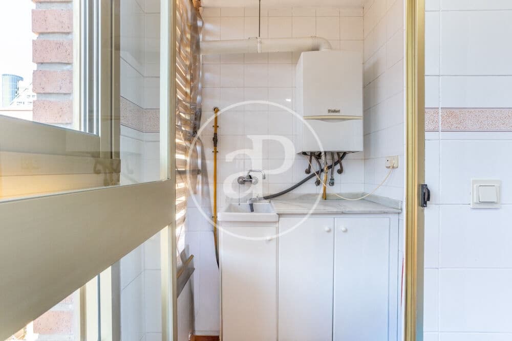 4 quarto Apartamento para arrendar em Valencia cidade com garagem - 1 600 € (Ref: 9865262)