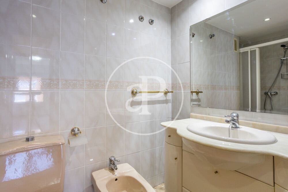 4 quarto Apartamento para arrendar em Valencia cidade com garagem - 1 600 € (Ref: 9865262)