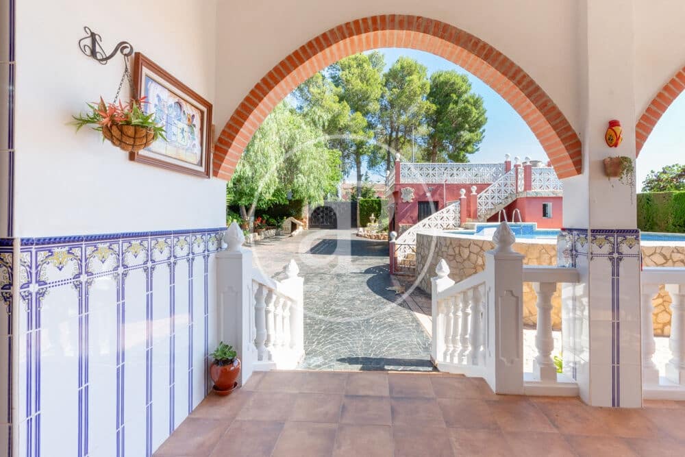 3 bedroom Villa for sale in Montroy with pool - € 295,000 (Ref: 9865263)