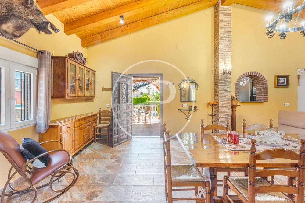 3 bedroom Villa for sale in Montroy with pool - € 295,000 (Ref: 9865263)
