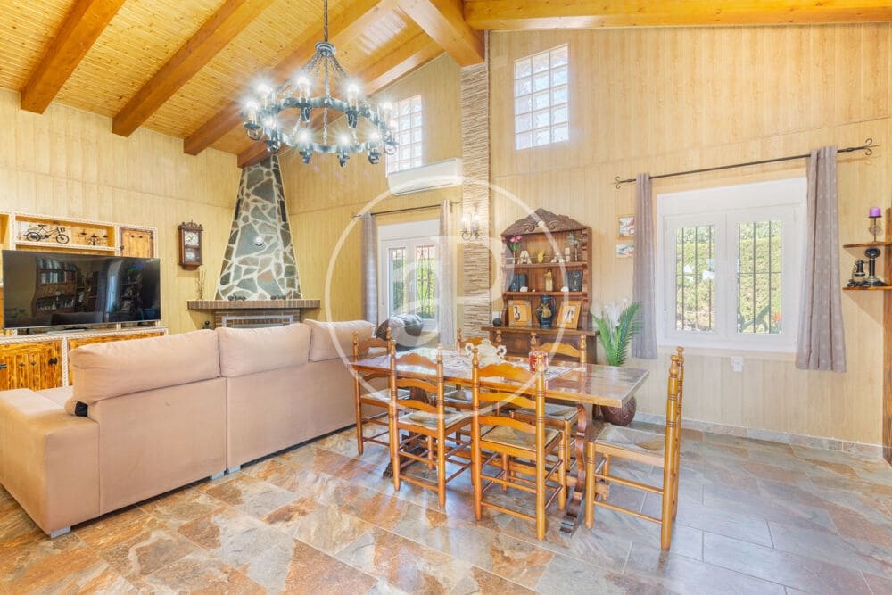 3 bedroom Villa for sale in Montroy with pool - € 295,000 (Ref: 9865263)
