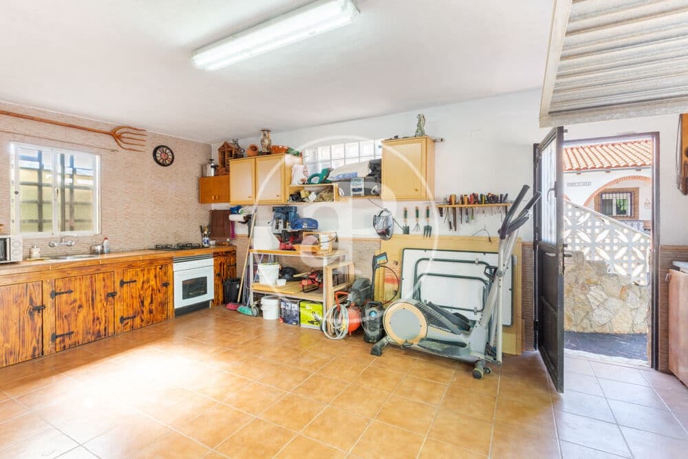 3 bedroom Villa for sale in Montroy with pool - € 295,000 (Ref: 9865263)