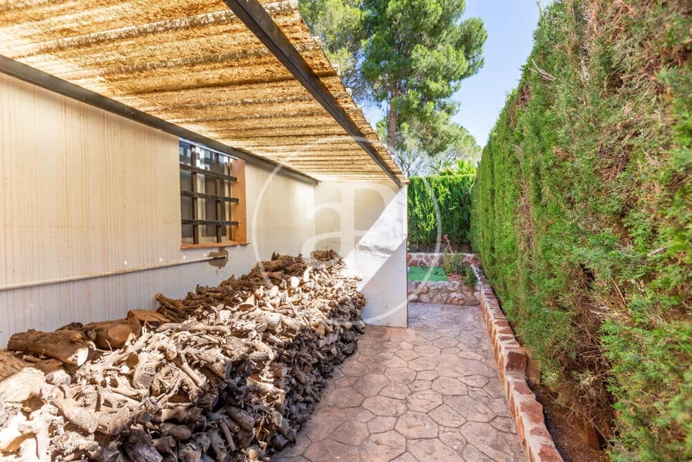 3 bedroom Villa for sale in Montroy with pool - € 295,000 (Ref: 9865263)