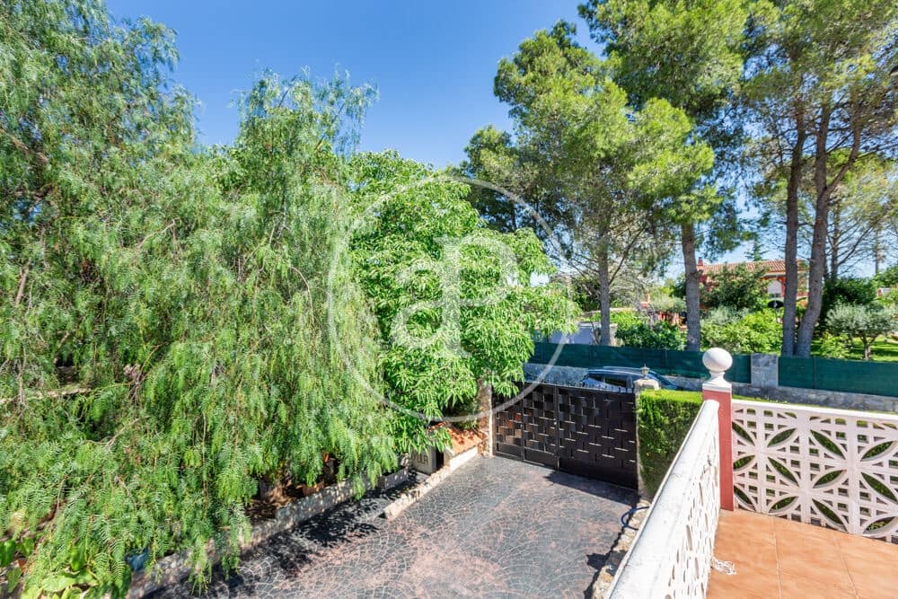 3 bedroom Villa for sale in Montroy with pool - € 295,000 (Ref: 9865263)