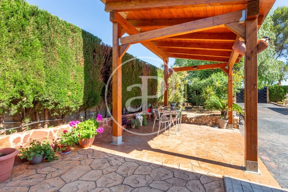 3 bedroom Villa for sale in Montroy with pool - € 295,000 (Ref: 9865263)