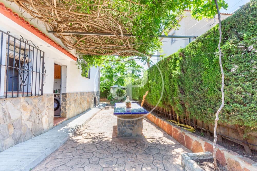 3 bedroom Villa for sale in Montroy with pool - € 295,000 (Ref: 9865263)