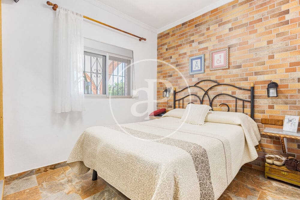 3 bedroom Villa for sale in Montroy with pool - € 295,000 (Ref: 9865263)
