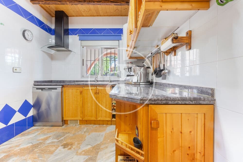 3 bedroom Villa for sale in Montroy with pool - € 295,000 (Ref: 9865263)