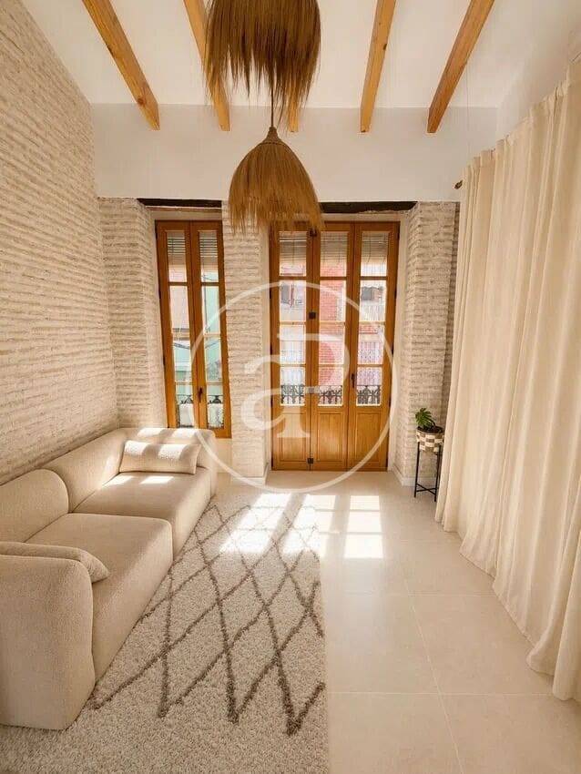 2 bedroom Apartment for rent in Valencia city - € 2,800 (Ref: 9867085)
