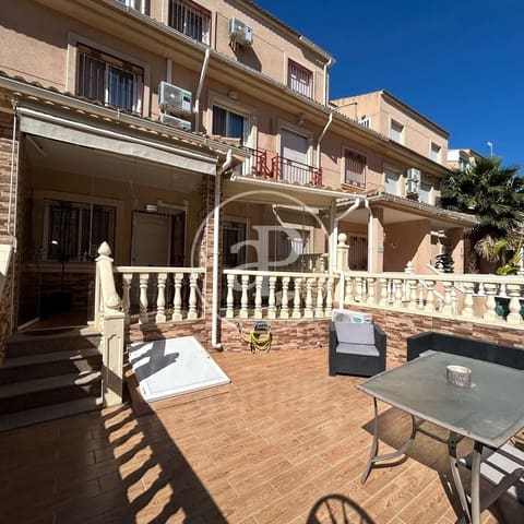 3 soveværelse Villa til salg i Playa Flamenca, Orihuela med swimmingpool - € 285.000 (Ref: 9867086)