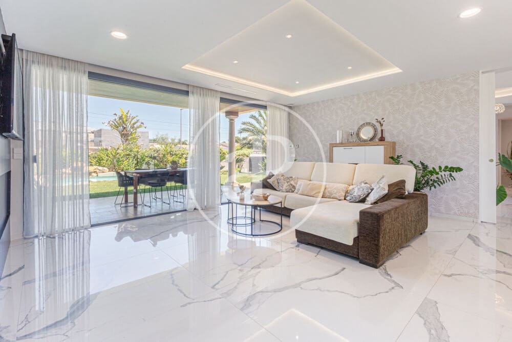 4 bedroom Villa for sale in La Pobla de Vallbona with pool - € 1,795,000 (Ref: 9867087)