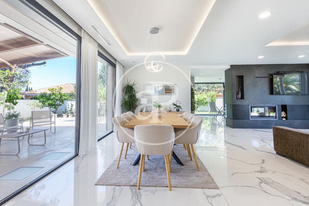 4 bedroom Villa for sale in La Pobla de Vallbona with pool - € 1,795,000 (Ref: 9867087)