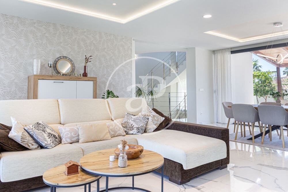 4 bedroom Villa for sale in La Pobla de Vallbona with pool - € 1,795,000 (Ref: 9867087)