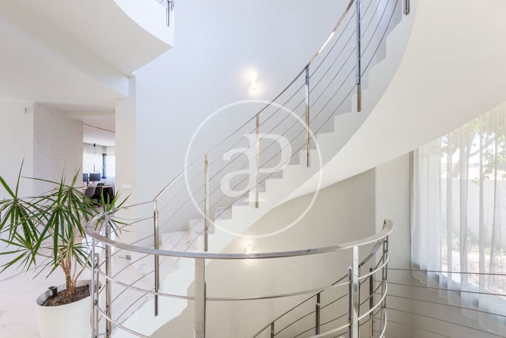 4 bedroom Villa for sale in La Pobla de Vallbona with pool - € 1,795,000 (Ref: 9867087)