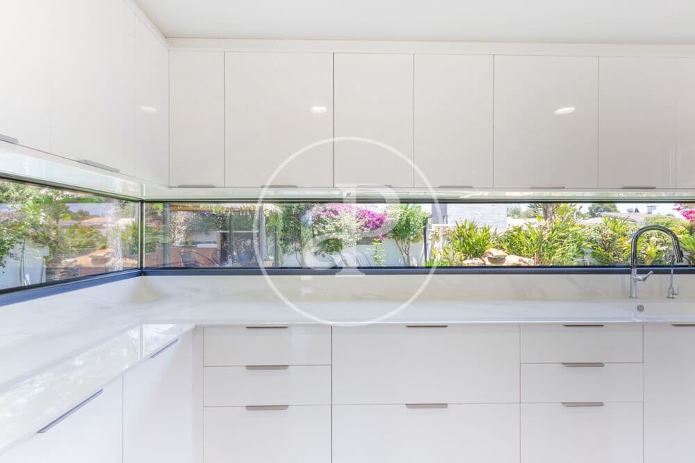 4 bedroom Villa for sale in La Pobla de Vallbona with pool - € 1,795,000 (Ref: 9867087)