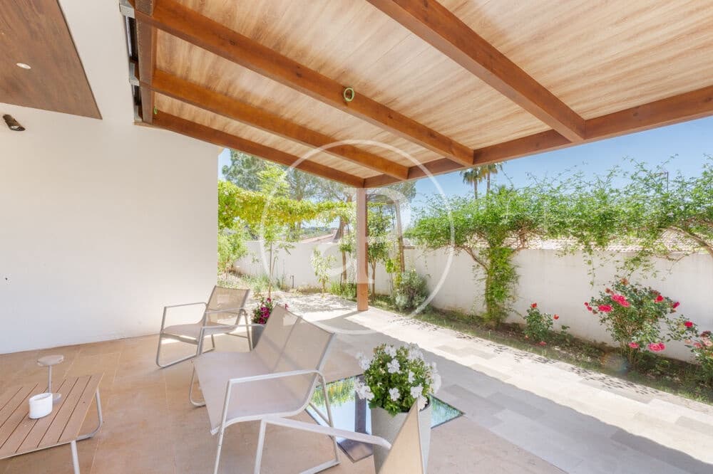4 bedroom Villa for sale in La Pobla de Vallbona with pool - € 1,795,000 (Ref: 9867087)