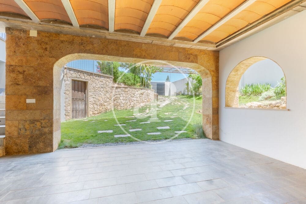 4 bedroom Villa for sale in La Pobla de Vallbona with pool - € 1,795,000 (Ref: 9867087)