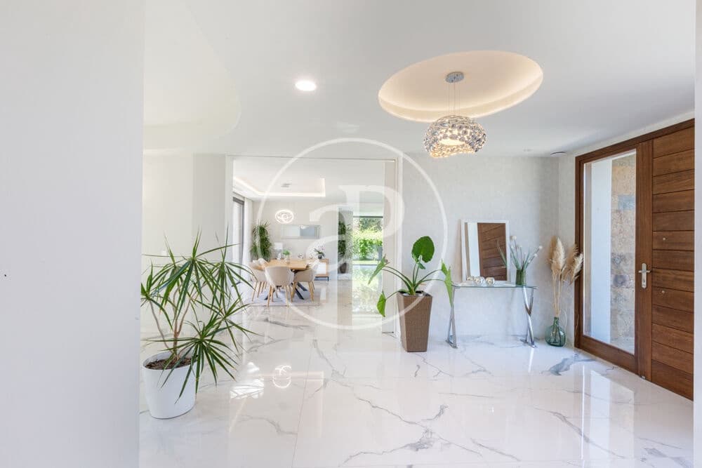 4 bedroom Villa for sale in La Pobla de Vallbona with pool - € 1,795,000 (Ref: 9867087)