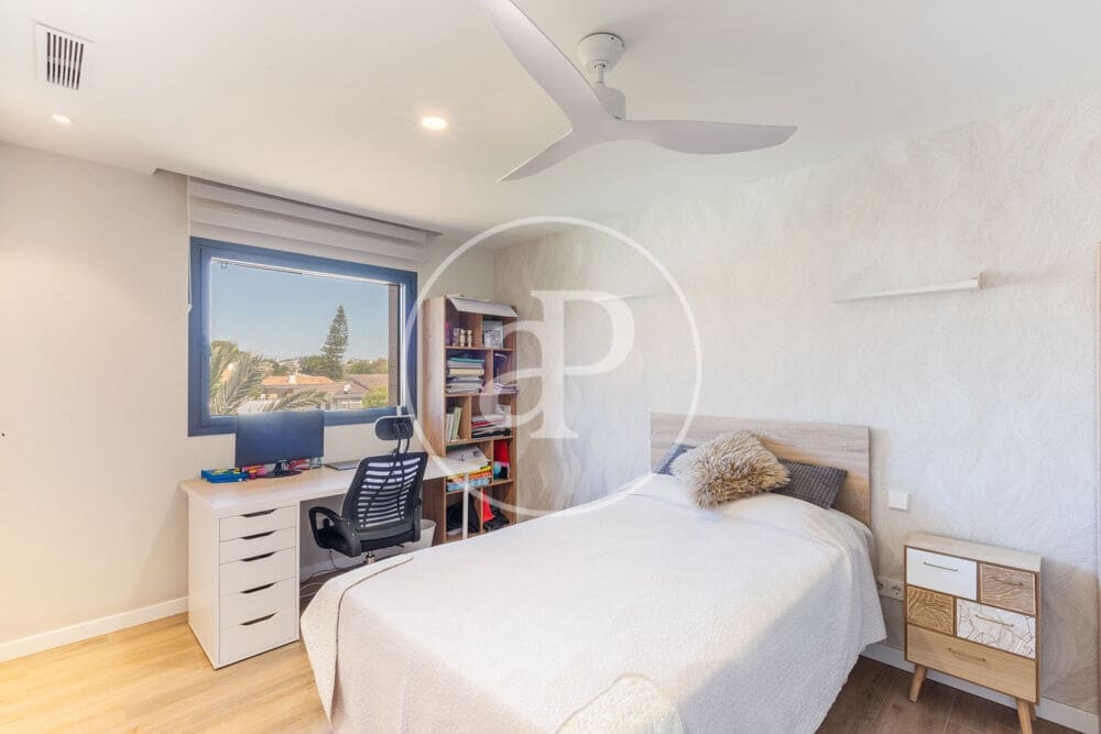 4 bedroom Villa for sale in La Pobla de Vallbona with pool - € 1,795,000 (Ref: 9867087)