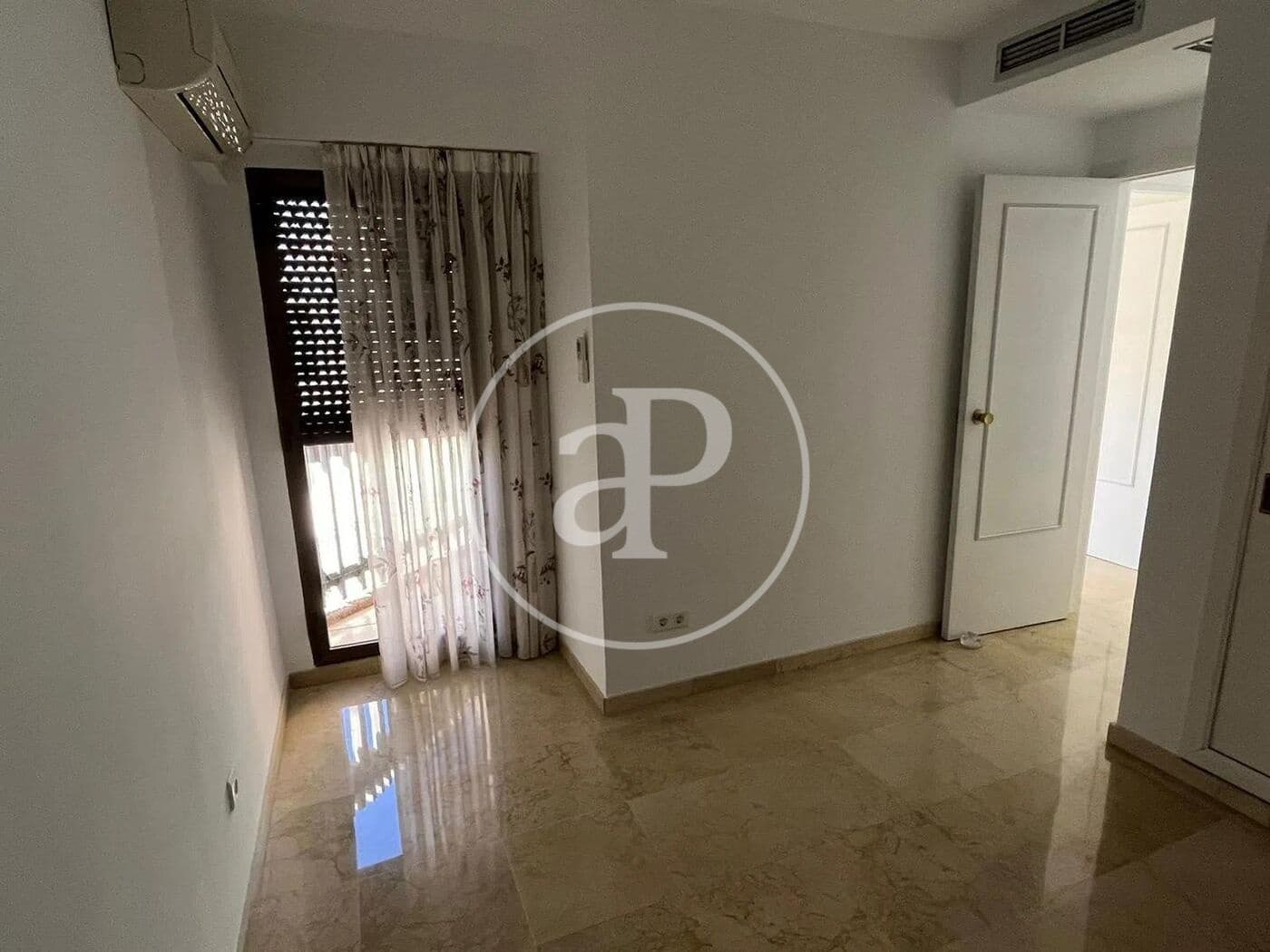 3 soveværelse Penthouse til leje i Valencia by med garage - € 2.200 (Ref: 9868670)