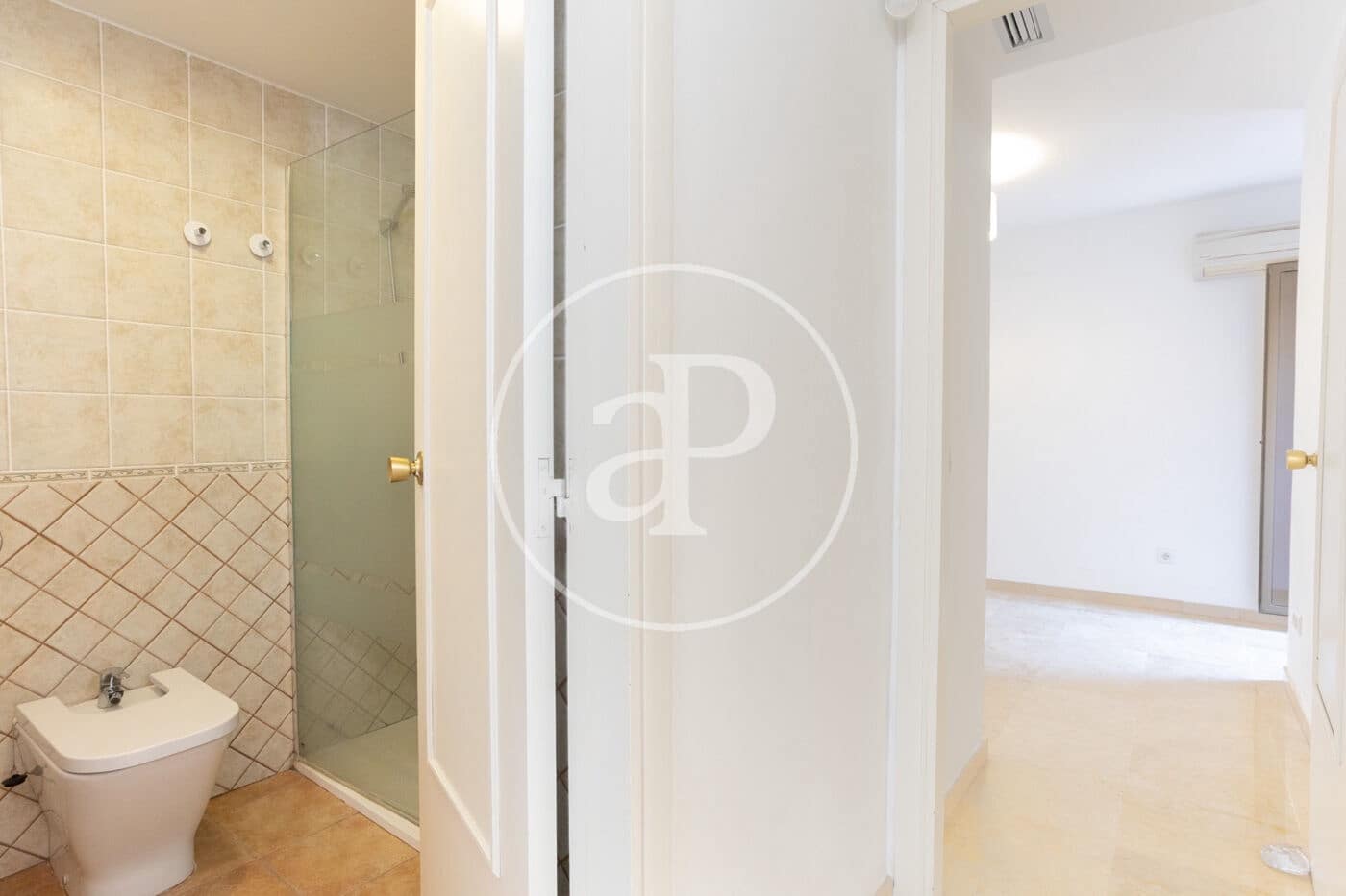 3 bedroom Penthouse for rent in Valencia city with garage - € 2,200 (Ref: 9868670)