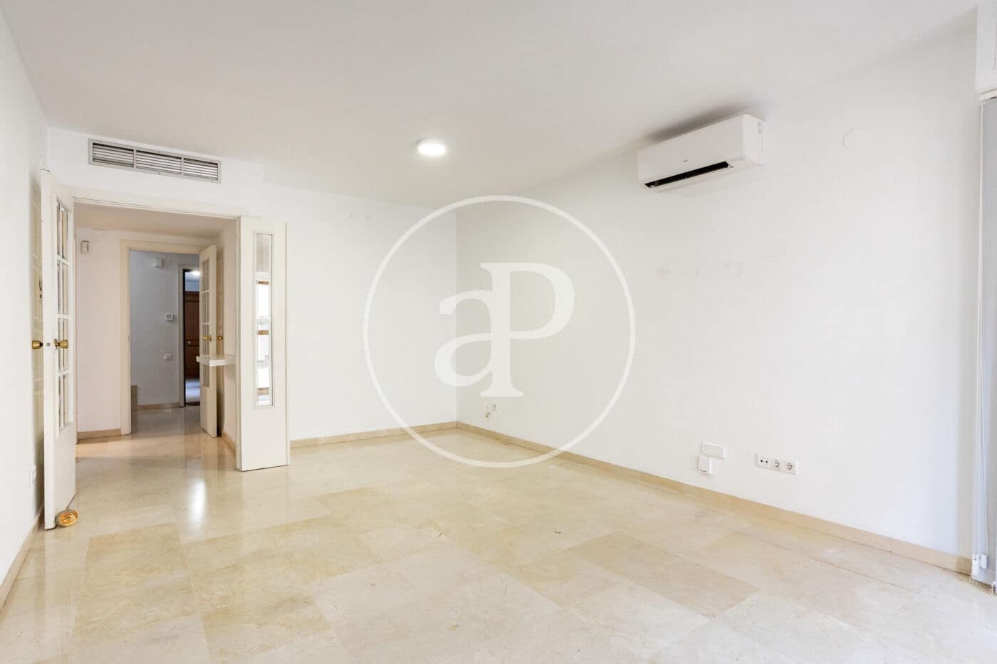 3 bedroom Penthouse for rent in Valencia city with garage - € 2,200 (Ref: 9868670)