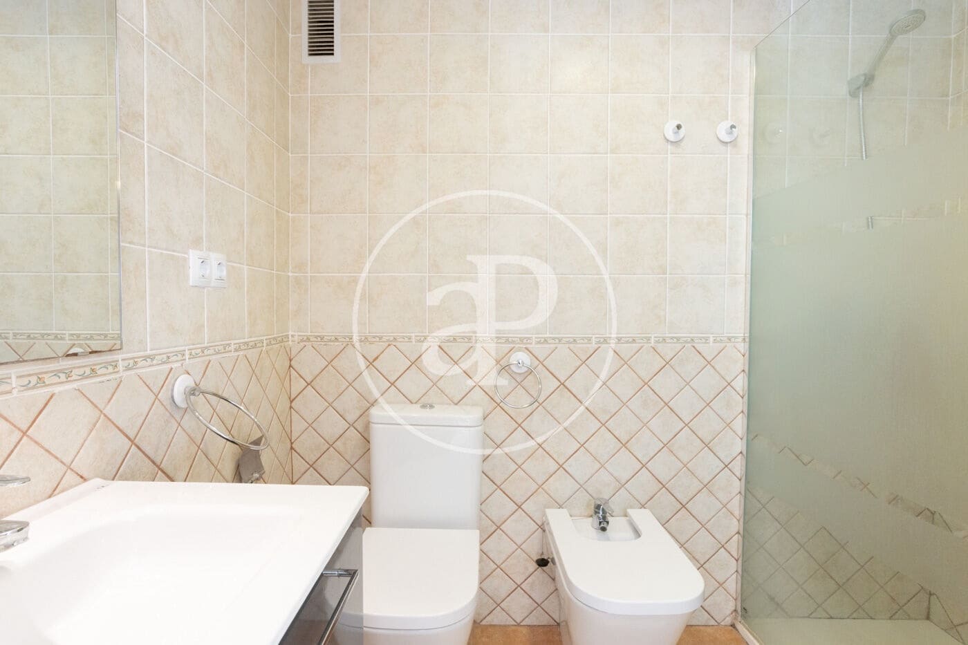 3 bedroom Penthouse for rent in Valencia city with garage - € 2,200 (Ref: 9868670)