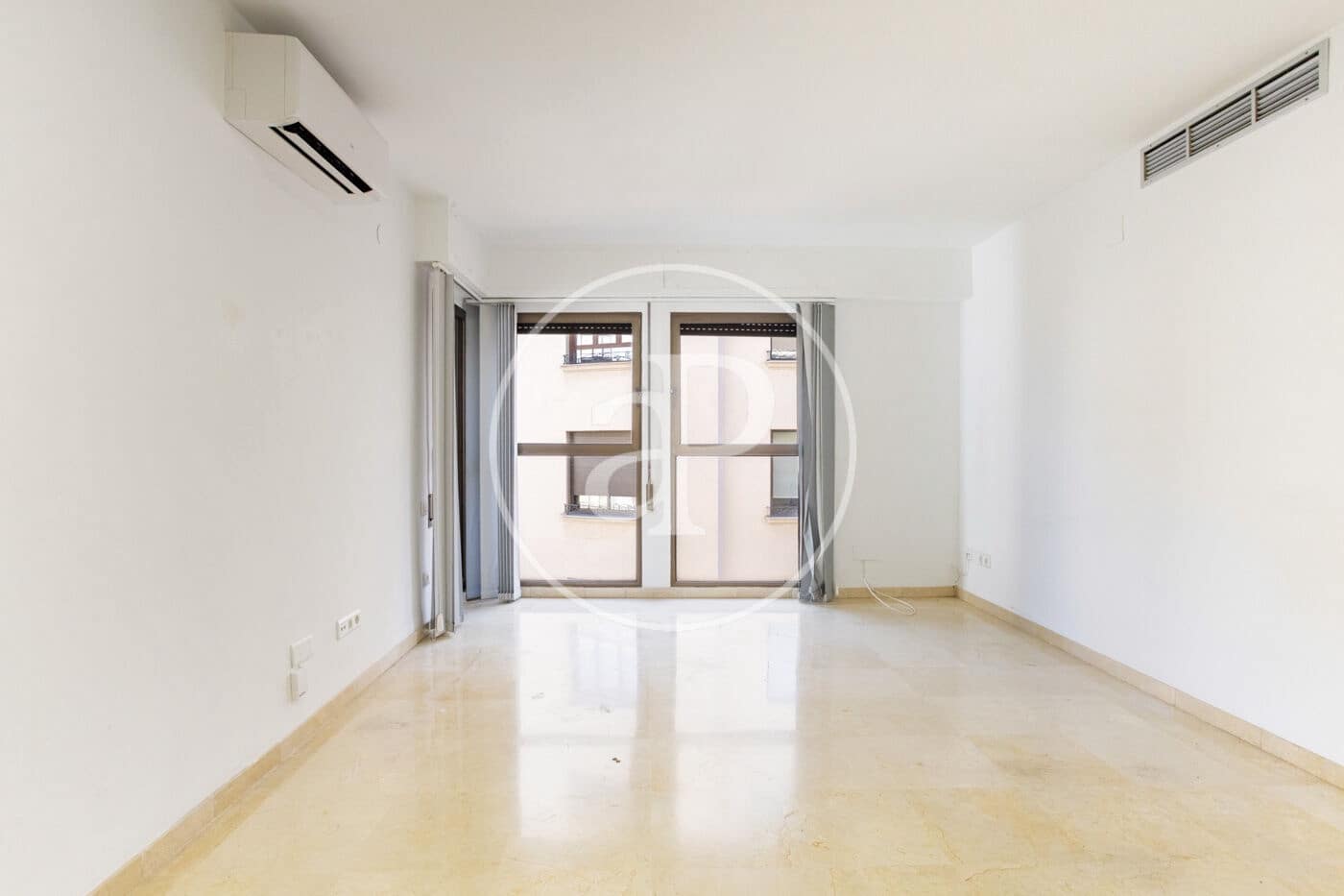 3 bedroom Penthouse for rent in Valencia city with garage - € 2,200 (Ref: 9868670)