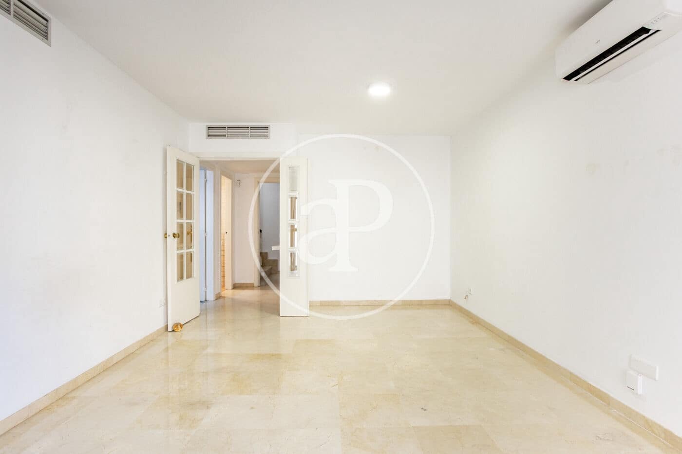3 bedroom Penthouse for rent in Valencia city with garage - € 2,200 (Ref: 9868670)
