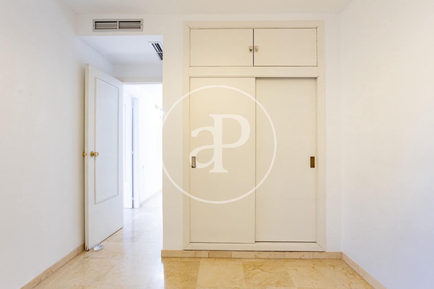 3 bedroom Penthouse for rent in Valencia city with garage - € 2,200 (Ref: 9868670)