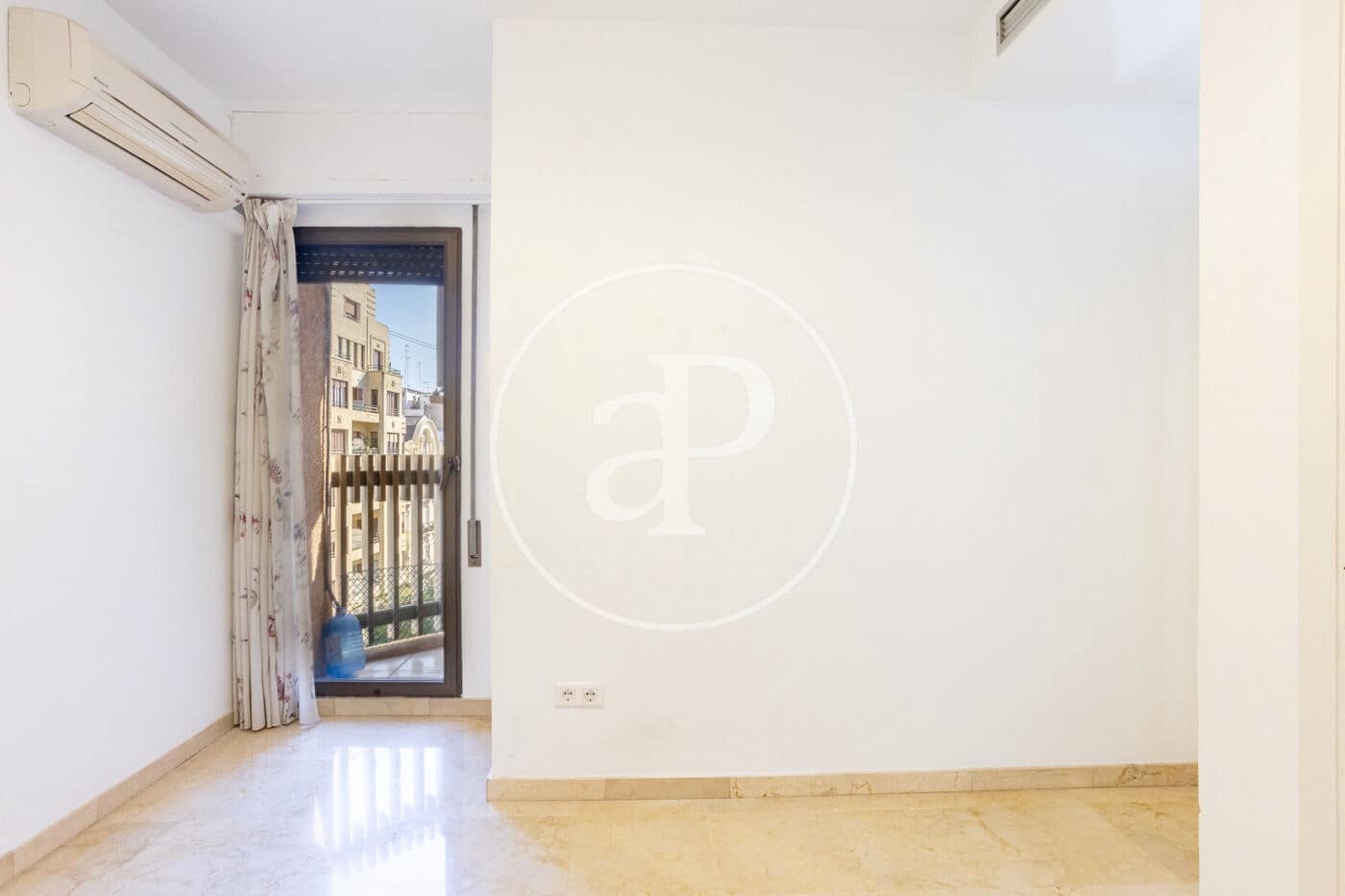 3 bedroom Penthouse for rent in Valencia city with garage - € 2,200 (Ref: 9868670)