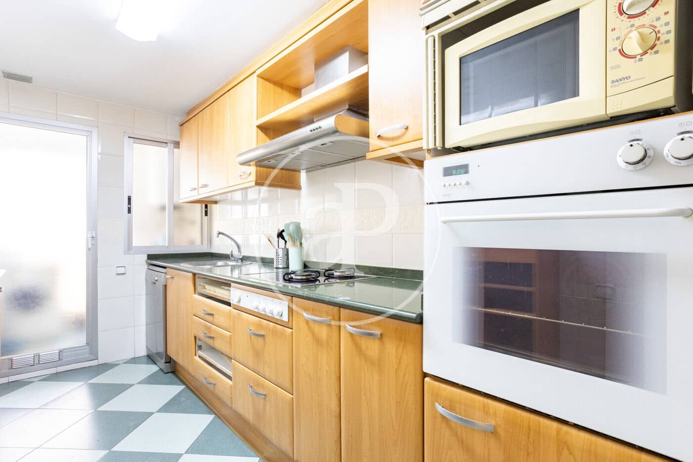 3 bedroom Penthouse for rent in Valencia city with garage - € 2,200 (Ref: 9868670)
