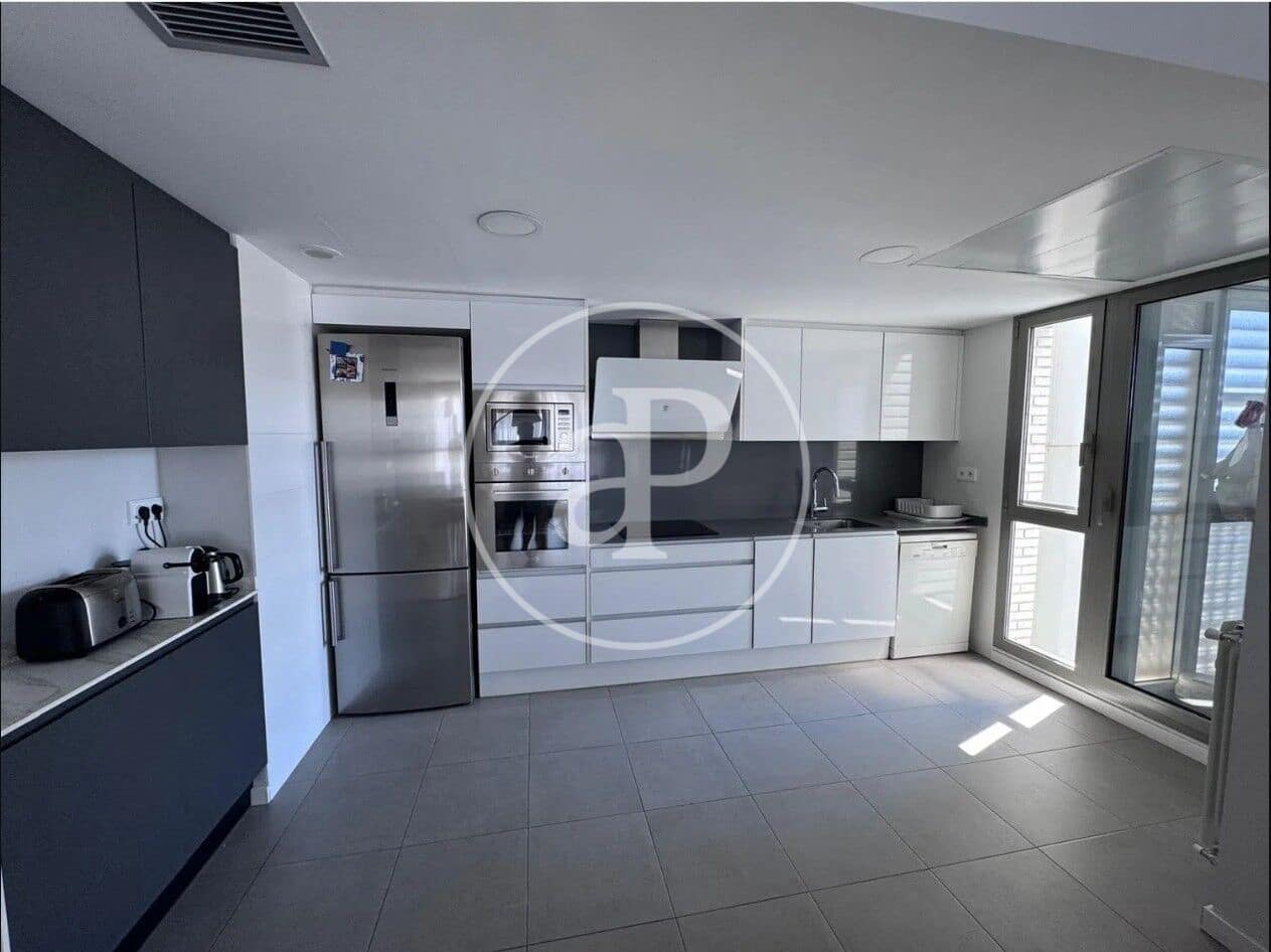 3 bedroom Apartment for rent in Valencia city with pool garage - € 2,500 (Ref: 9868672)