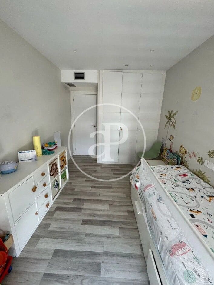 3 bedroom Apartment for rent in Valencia city with pool garage - € 2,500 (Ref: 9868672)