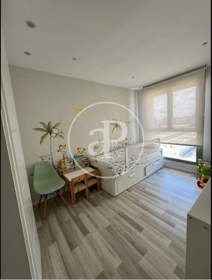 3 bedroom Apartment for rent in Valencia city with pool garage - € 2,500 (Ref: 9868672)