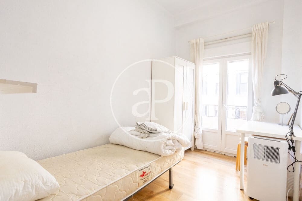 3 bedroom Apartment for rent in Valencia city - € 1,400 (Ref: 9868674)